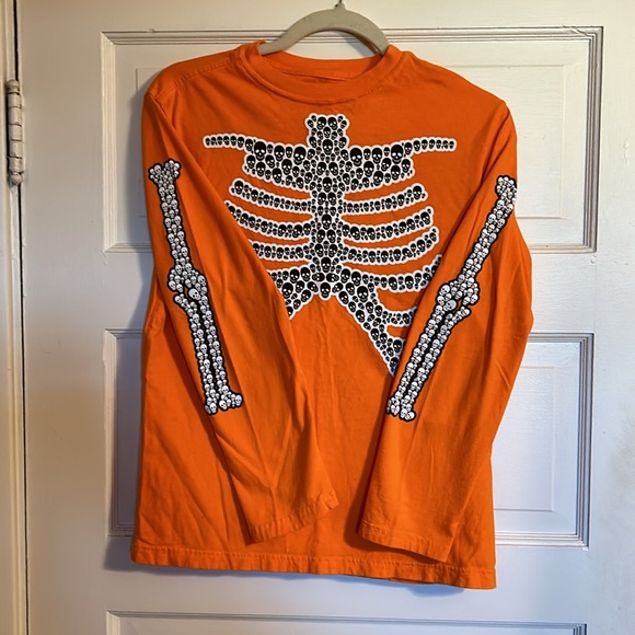 Halloween 🎃 long sleeve orange T shirt with skulls on front & arms - Picture 4 of 5